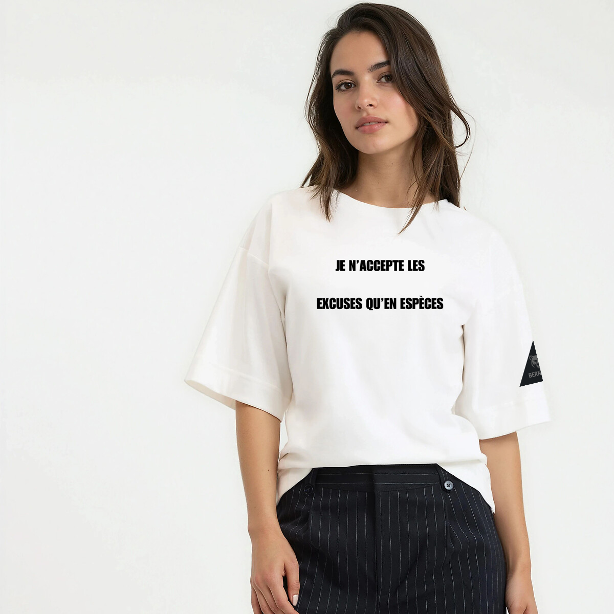 i only accept apologies in cash • white | black • relaxed tee • unisex • in 4 languages